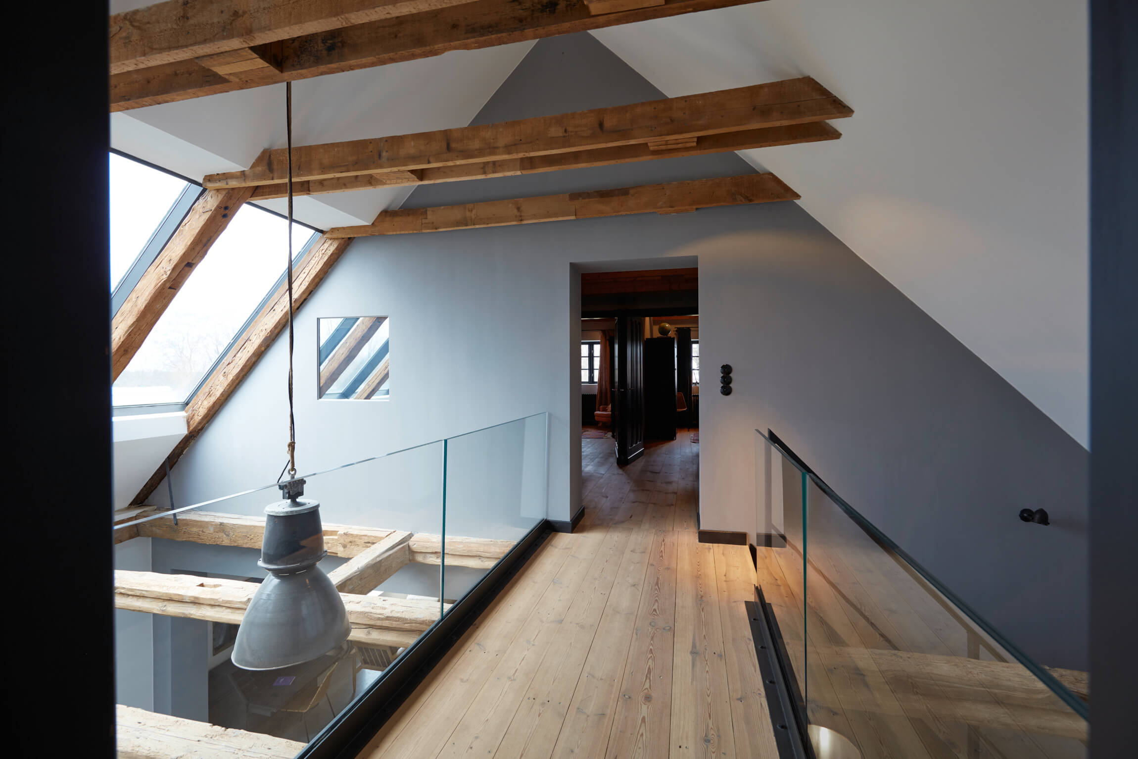 ALLE UNTER EINEM DACH